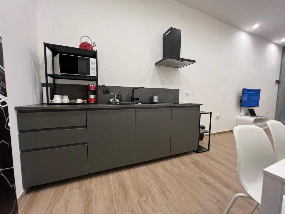 Citywise Vittorio - Independent Apartment Near Bari Central Station Exterior foto